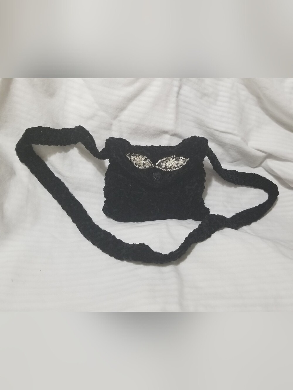 Handmade Sofistik Black Knit Crossbody Bag with Silver Cat-Eye Embellishment